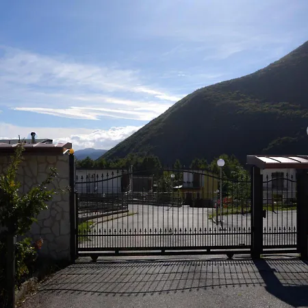 - A Pochi Minuti Di Auto Dalle Piste Immerso Nel * Castel Di Sangro