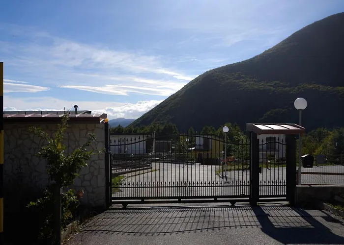 - A Pochi Minuti Di Auto Dalle Piste Immerso Nel * Кастель-ди-Сангро